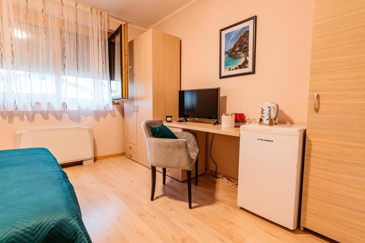 Lotos Depandans Hotell Ni Exteriör bild