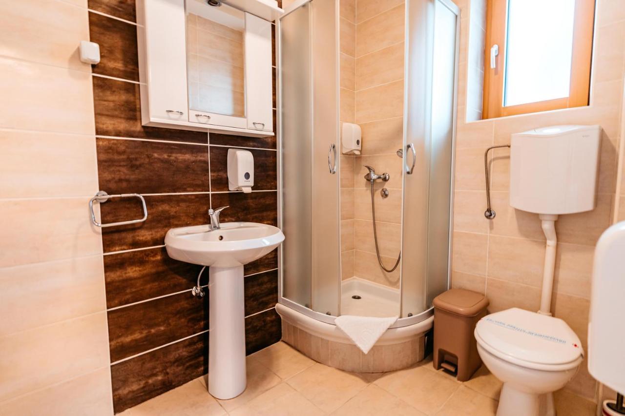 Lotos Depandans Hotell Ni Exteriör bild