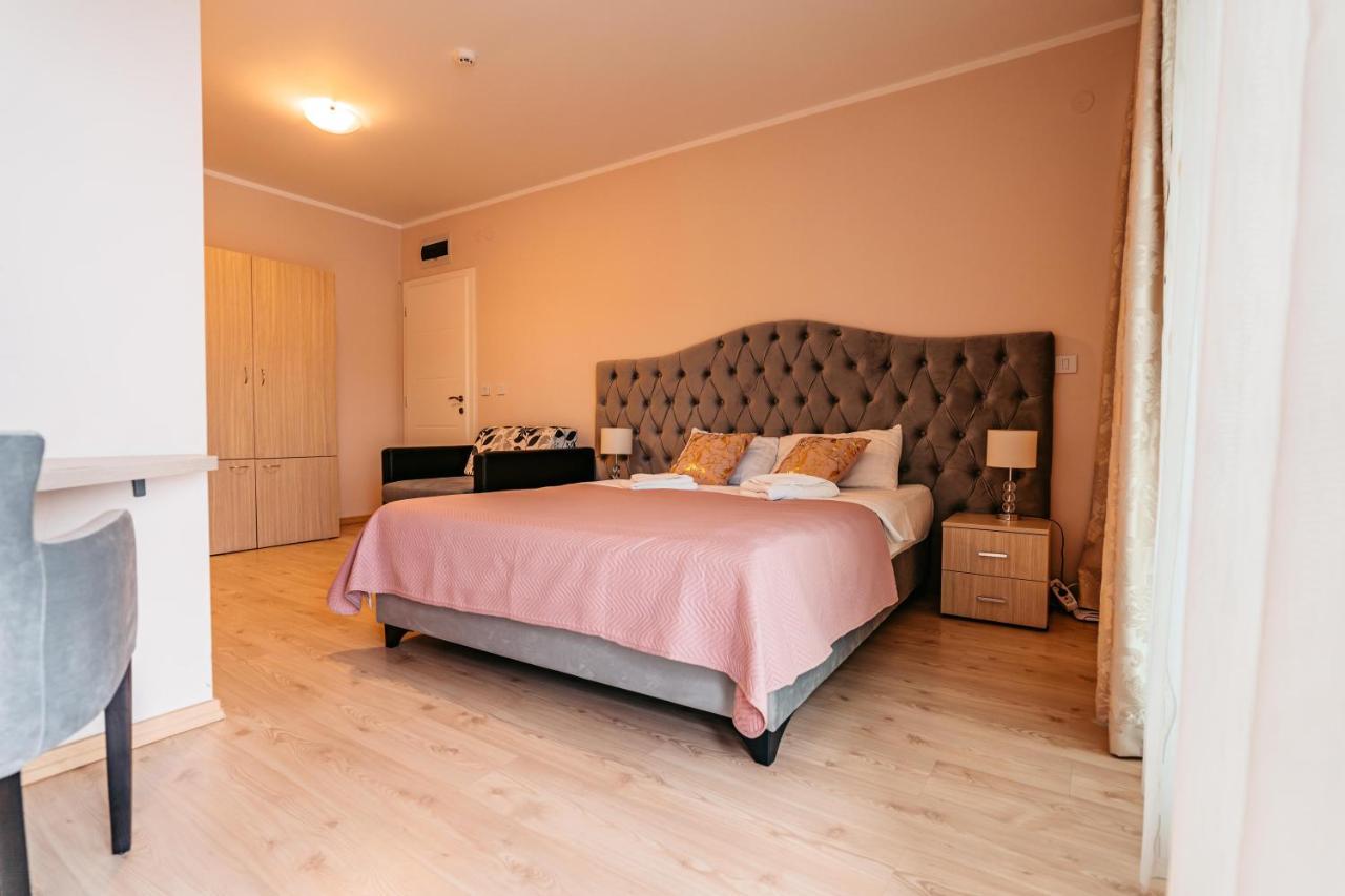 Lotos Depandans Hotell Ni Exteriör bild